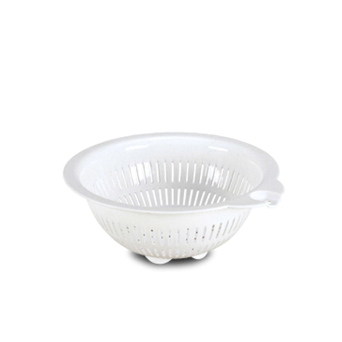 white colander